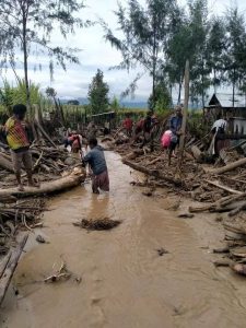 Akibat Hujan Berturut Selama 3 Hari, Warga Ikiyaida Terdampak Banjir Luapan Kali Ikiyai