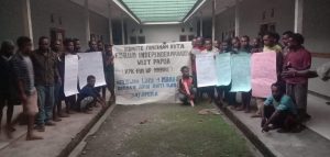 Pemasangan Lilin, Genap 1 Tahun Peringati 4 Mahasiswa Korban Anti Rasisme di Expo Waena-Jayapura