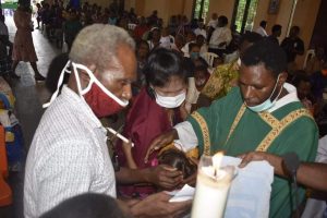 Diakon Benyamin Magai: 30 Anak Di Baptis Di Gereja St. Antonius Wonorejo Nabire