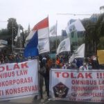 Aksi Demo Aliansi Mahasiswa, Pemuda dan Masyarakat Papua untuk menolak Omnibus Law Undang - Undang (UU) Cipta Kerja