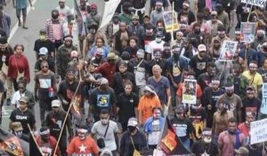 Peringati HUT Ke-59 Kemerdekaan bangsa Papua, AMP  dan Beberapa Komite Kibarkan Bendera Bintang Kejora di Surabaya