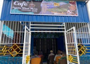 Saat Pembukaan dan Pemberkatan Caffe Nggabu Wissel Meren Enagotadi di Paniai-Papua. (Foto: Y. Nawipa)