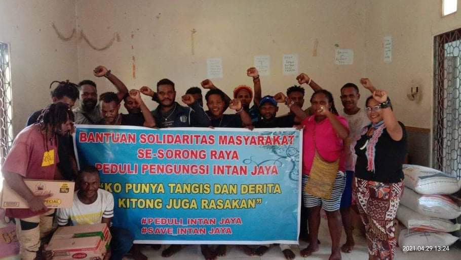 Tim Solidaritas Sekota Sorong Raya Berbagi Kasih Pada Posko Peduli Kemanusiaan Intan Jaya di Asrama Nabire